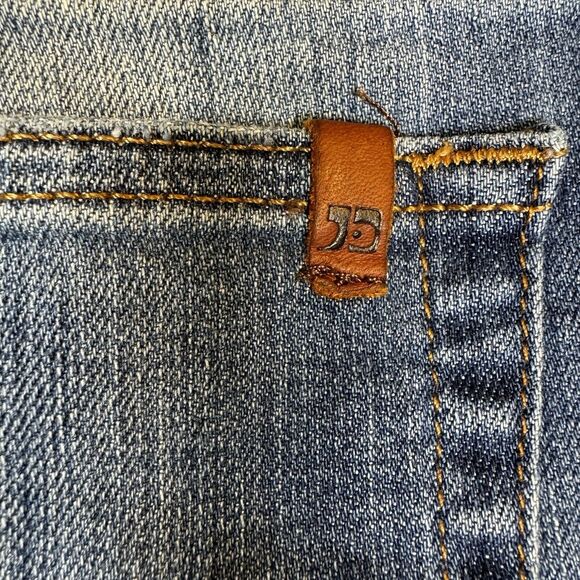 Joe’s Jeans Womens Denim Shorts Blue Mid Rise MaryLee Distressed 5" Inseam Sz 26 - Picture 3 of 10